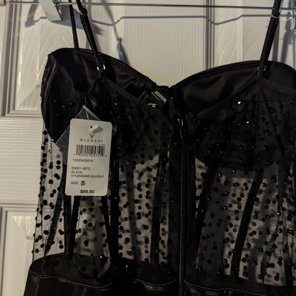 Black dress - Picture 4 of 6